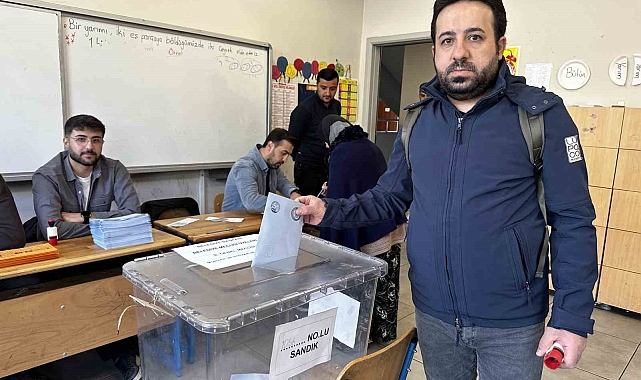 Yüksekova'da oy kullanma işlemi başladı