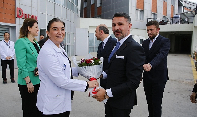 Yüzügüllü sağlık çalışanlarının 14 Mart Tıp Bayramı'nı kutladı
