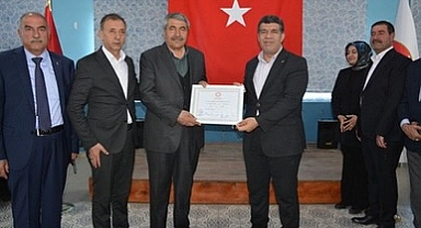 Abdulhalik Taşkın Mazbatasını aldı