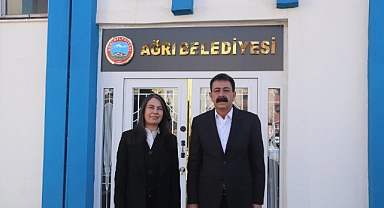 Ağrı Belediye Başkanı Hazal Aras göreve başladı