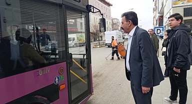 Ağrı Belediye Eşbaşkanı Akkuş, görevinin ilk gününde toplu taşıma aracını kullandı