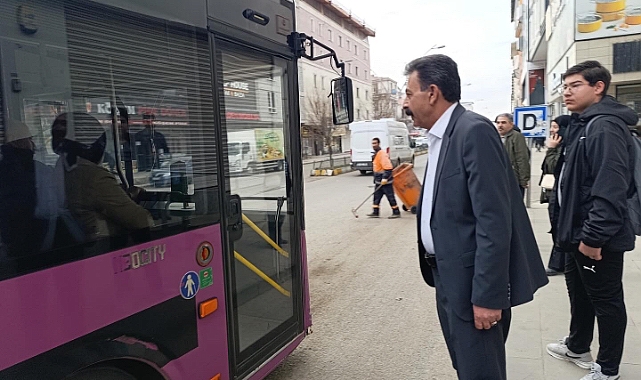 Ağrı Belediye Eşbaşkanı Akkuş, görevinin ilk gününde toplu taşıma aracını kullandı