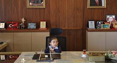 Ağrı’da bugün makam koltuklarına çocuklar geçti