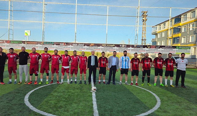 Ağrı'da geleneksel öğretmenler arası futbol turnuvası heyecanla başladı