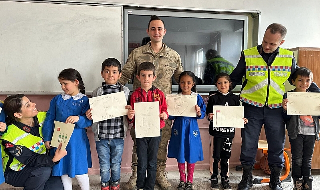 Ağrı'da Jandarma bayram öncesi miniklere trafik eğitimi verdi