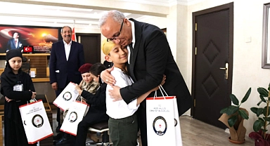 Ağrı Emniyet Müdürü İpar, Selahaddin Eyyubi İlkokulu öğrencilerini misafir etti