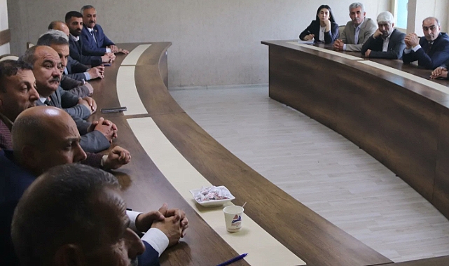 Ağrı Eşbaşkanları, mahalle muhtarlarıyla toplantı yaptı