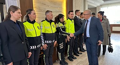 Ağrı İl Emniyet Müdürü Yılmaz İpar, emniyet personeli ile bayramlaştı