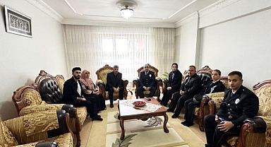Ağrı İl Emniyet Müdürü Yılmaz İpar ve eşi Beste İpar’dan şehit ailesi ziyaret
