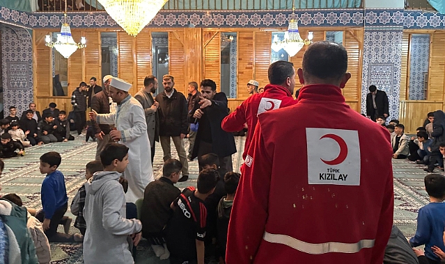 Ağrı Kızılay Gönüllüleri, çocuklarla doyasıya eğlendi