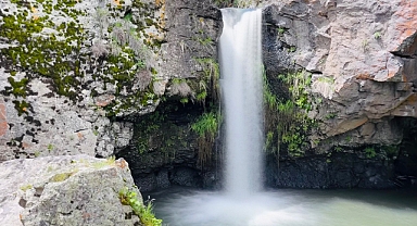 Ağrı'nın saklı cenneti "Bekiran Şelalesi" fotoğrafçıların uğrak mekanı oldu (Videolu Haber)