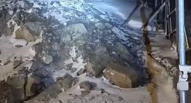 Ağrı-Van karayoluna kar engeli