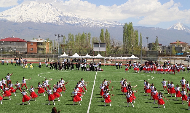 Ağrı ve ilçelerinde, 23 Nisan Kutlamaları