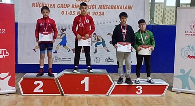 Ağrılı Pehlivanların mücadelesi derece getirdi