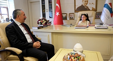 AIÇÜ Rektörü Karabulut, 23 Nisan’da Koltuğunu Çocuklara Devretti