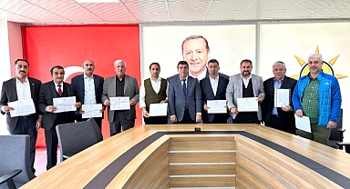 AK Parti Ağrı Belediye Meclis Üyeleri mazbatalarını aldı