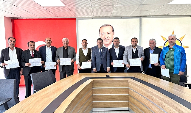 AK Parti Ağrı Belediye Meclis Üyeleri mazbatalarını aldı