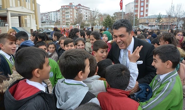 Ardahan Belediye Başkanı Faruk Demir den 23 Nisan mesajı