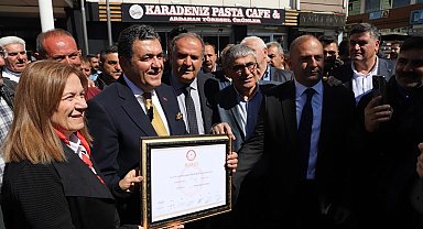 Ardahan Belediye Başkanı seçilen Faruk Demir, mazbatasını aldı