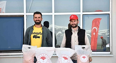 Ardahan Tarım ve Orman Müdürlüğü 210 çiftçiye 45 ton korunga tohumu dağıtıldı