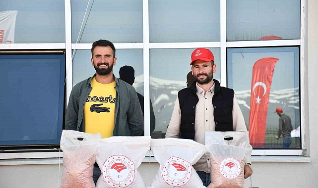 Ardahan Tarım ve Orman Müdürlüğü 210 çiftçiye 45 ton korunga tohumu dağıtıldı
