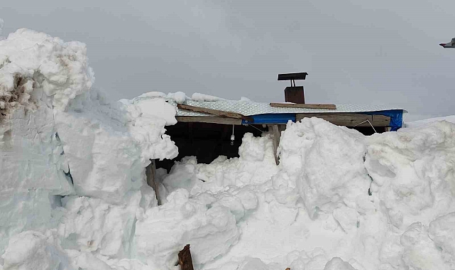 Ardahan'da yayla evleri kar altında