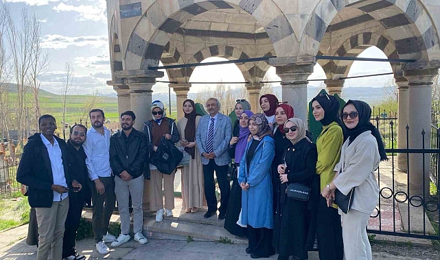 Atatürk Üniversitesi İlahiyat Fakültesi ders sadece sınıfta değil sahada da yapılır