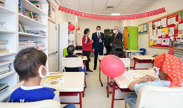 Bakan Tekin, Ankara'da hastane sınıfı ziyaret etti