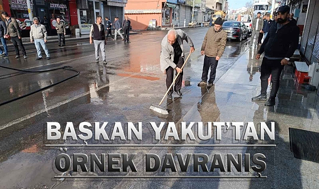 Başkan Ramazan Yakut caddeleri yıkadı