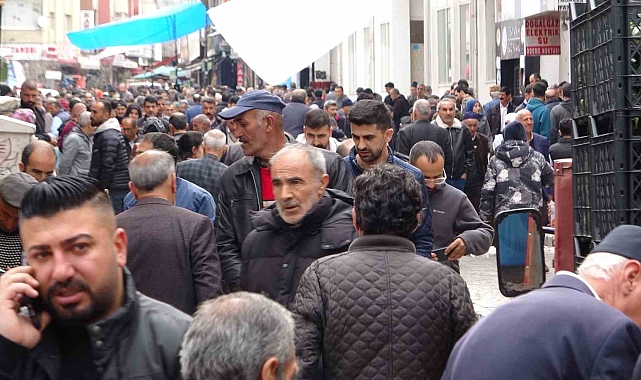 Bayram alışverişinde son saatleri Van'da daha da yoğun geçiyor