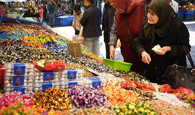 Bayram şekerleri tezgahlardaki yerini aldı