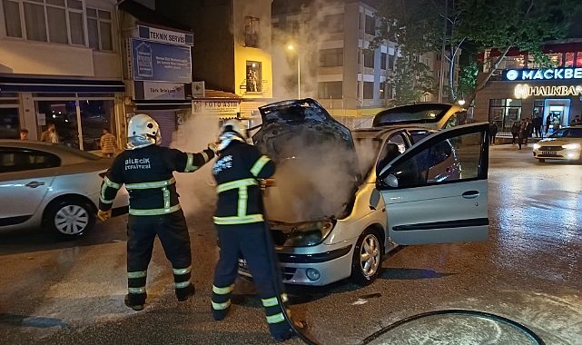 Bilecik'te seyir halinde alev alan ve patlamalar yaşanan araç yangını korkuttu