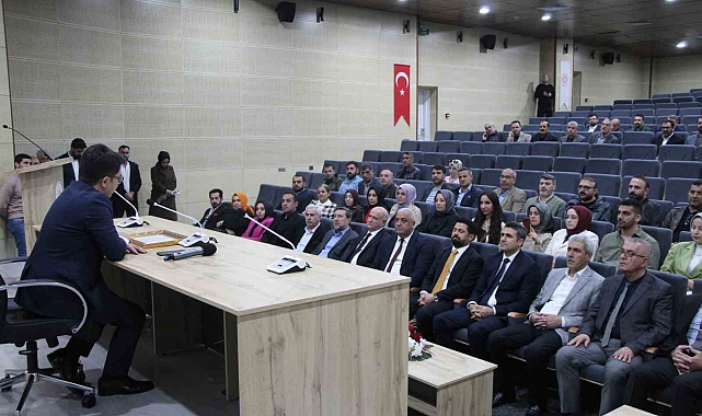 Bingöl Belediye Başkanı Erdal Arıkan mazbatasını aldı