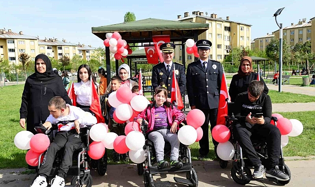 Bingöl Emniyet Müdürlüğü'nden çocuk bayramına yakışır hediye