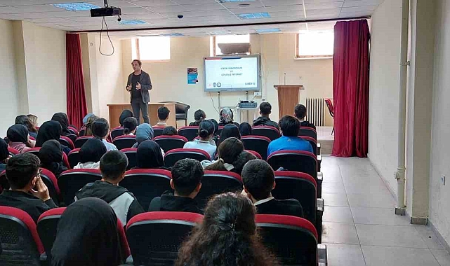 Bingöl'de öğrencilere siber suçlarla mücadele eğitimi verildi