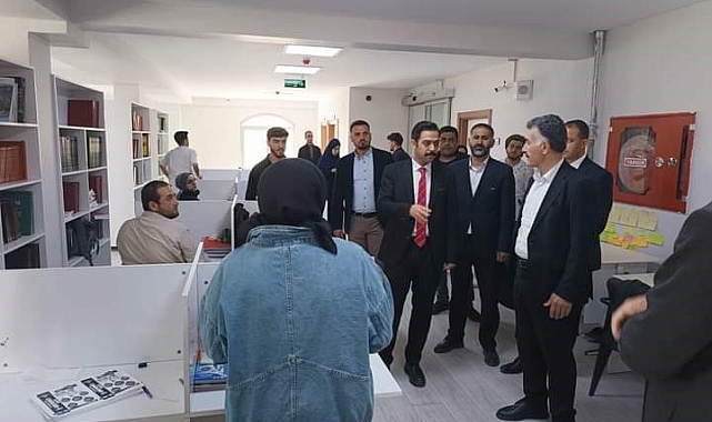 Bitlis'in köydeki öğrenciler ilk kez sinemada film izledi
