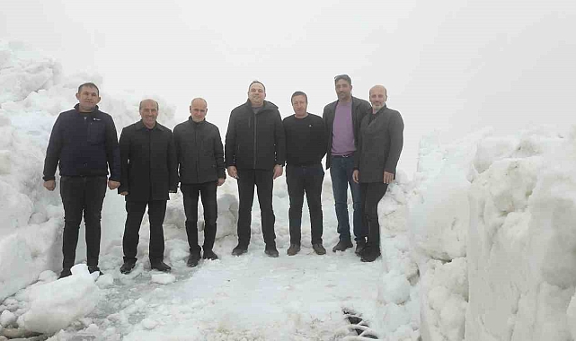 Bitlis'te 2 bin 250 rakım da6 metrelik karla mücadele çalışması