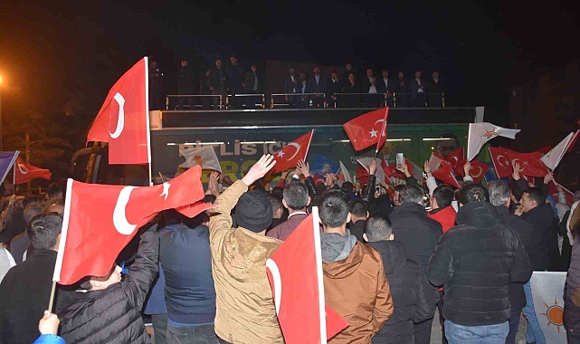 Bitlis'te AK Parti seçim kutlaması yaptı