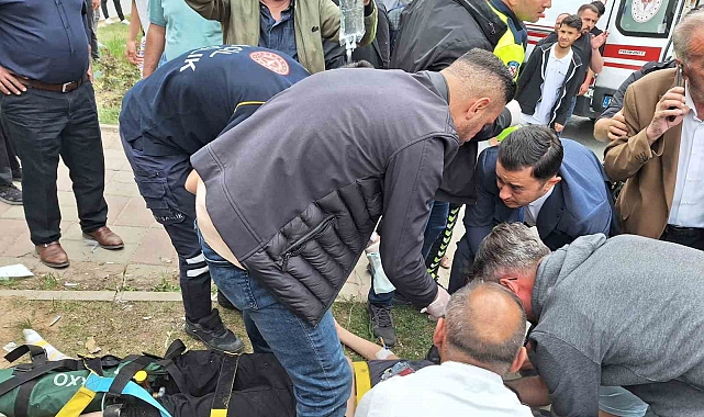 Bitlis'te kamyonet öğrencilere çarptı, vatandaş yolu kapattı