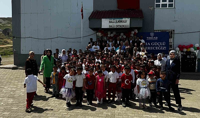 Bitlis'te kaymakam Özçelik, Ballı köyünde düzenlenen programa katıldı