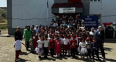 Bitlis'te kaymakam Özçelik, Ballı köyünde düzenlenen programa katıldı