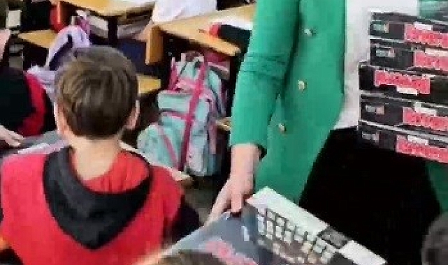 Bitlis'te polisler öğrencilerin mektuplarını karşılıksız bırakmadı
