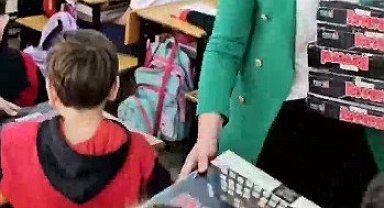 Bitlis'te polisler öğrencilerin mektuplarını karşılıksız bırakmadı