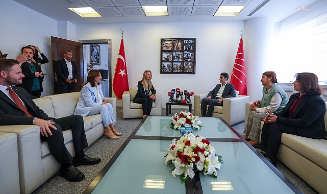 CHP VE DEM PARTİ BAYRAMLAŞMASINDA VAN VE HATAY'DA YAŞANANLAR KONUŞULDU...AYLİN NAZLIAKA: "HATAY İÇİN HEYET KURACAĞIZ VE BELEDİYEYİ ENSESİNDE NEFES ALIRCASINA TAKİP EDECEĞİZ"
