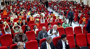 Çizgi kitap kahramanı "Şakrak" Erzincan'da çocuklarla buluştu