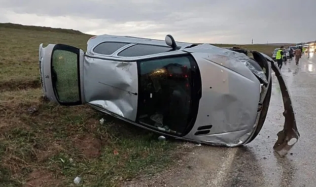 Çorum'da kontrolden çıkan otomobil şarampole devrildi! 5 kişi yaralandı