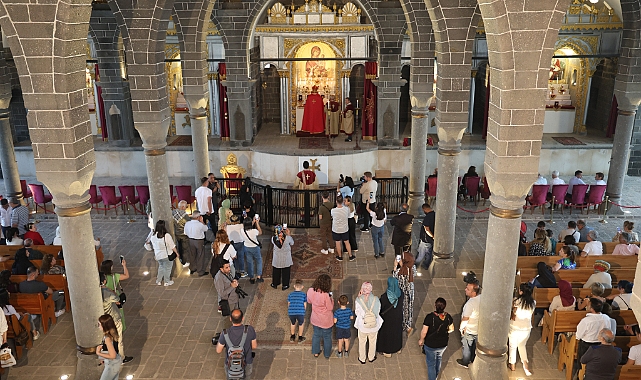 Diyarbakır’da seçim nedeniyle ertelenen ‘Paskalya bayramı’ kutlandı