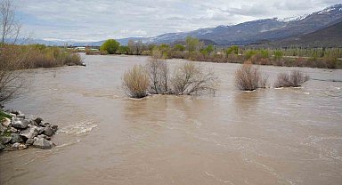 Doğuda eriyen kar suları nehirlerin debisini yükseltti