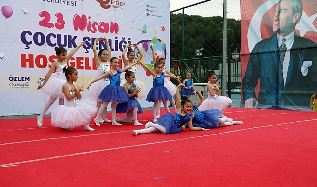 Efeler'in minikleri 23 Nisan'ı coşkuyla kutladı
