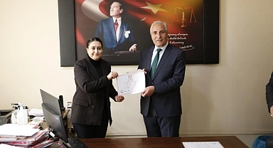 Eleşkirt Belediye Başkanı Ramazan Yakut, mazbatasını aldı